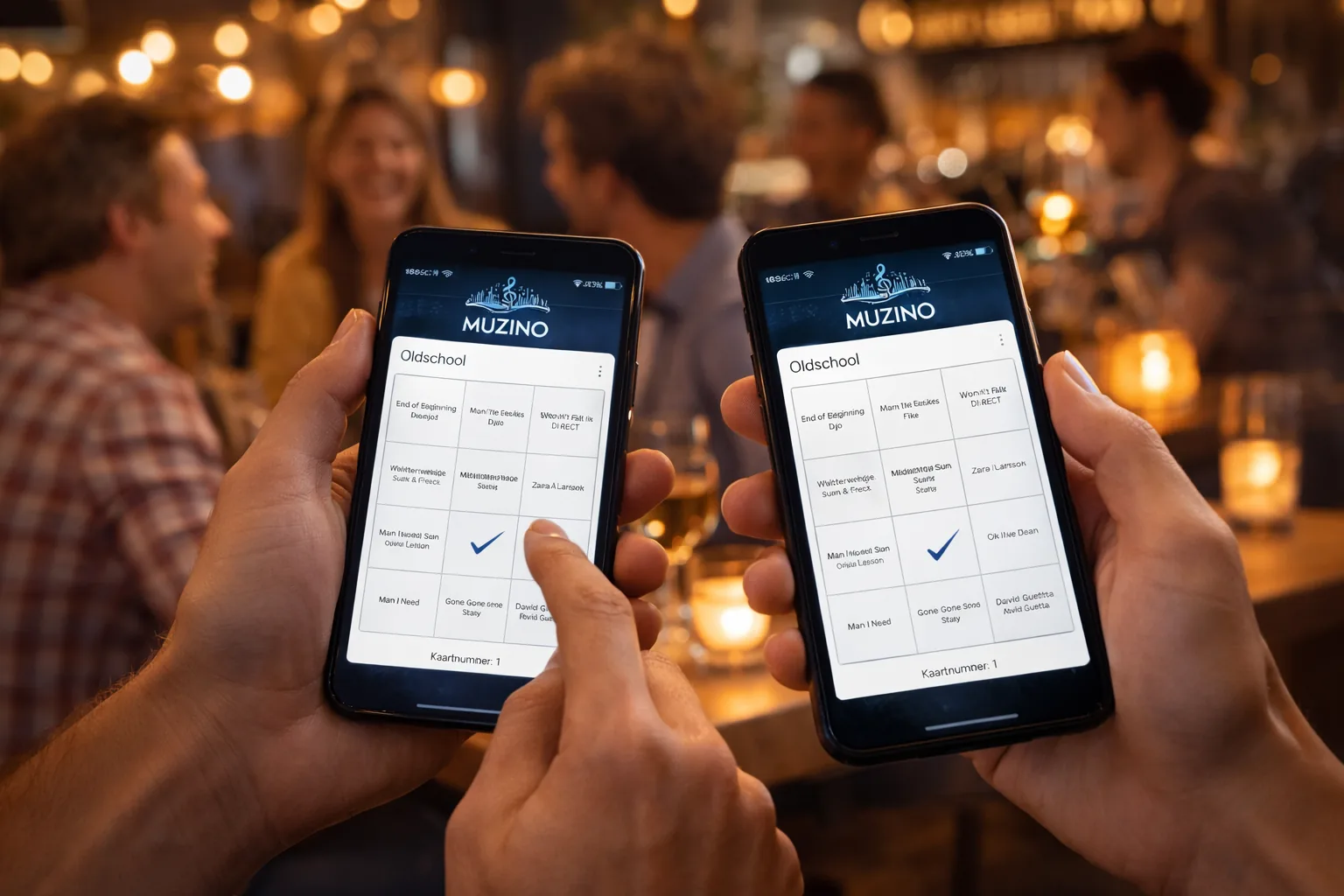 Spelers openen een digitale muziekbingo kaart op hun telefoon